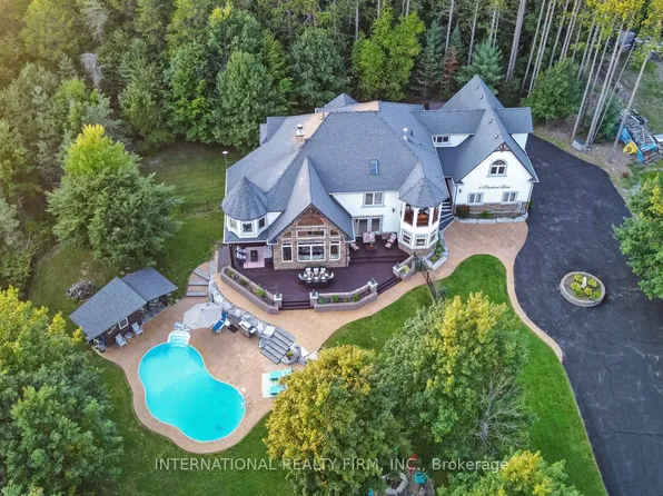 6 Pinehurst Ln, Springwater, ON L9X 0C7