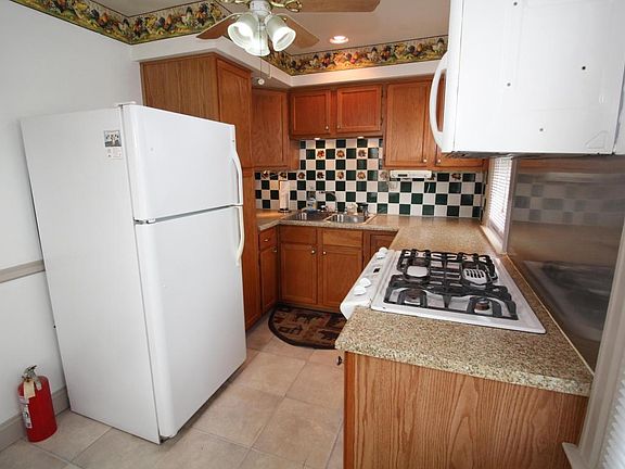 3rd image of 388 Lennox Ave