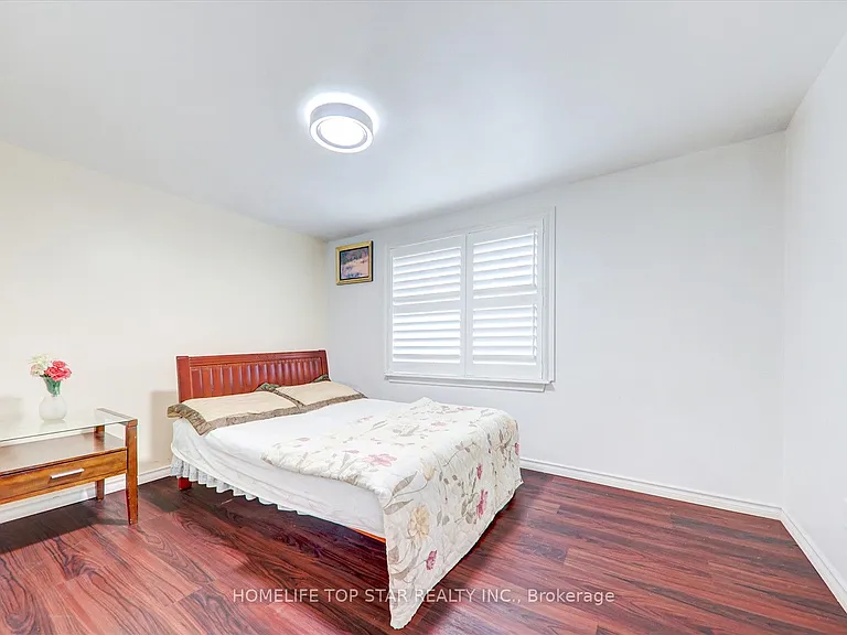 50 Chestnut Cres — Photo 18