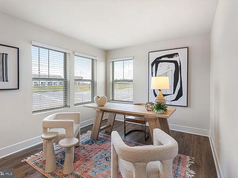 207 Matilda — Photo 3