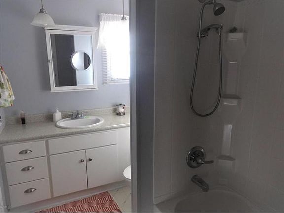5th image of 3150 Louise Dr NW