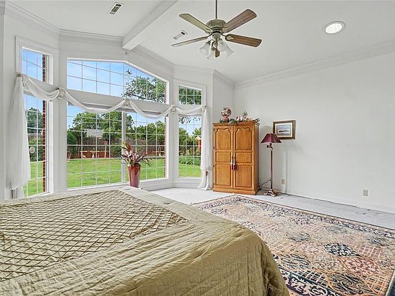 34th image of 103 E Dogwood St