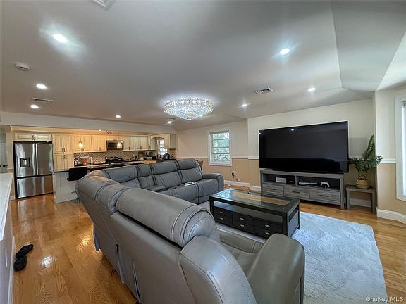 3rd image of 104-03 196th St Floor 2