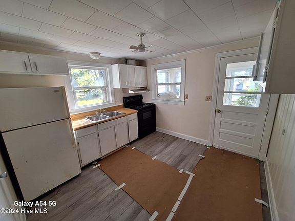 4th image of 303 Chatham Street
