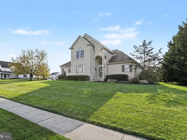 527 Florin Ave, Mount Joy, PA 17552