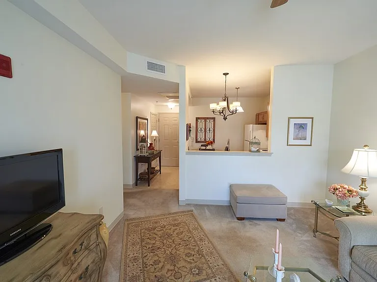 815 W Leesport Rd — Photo 7