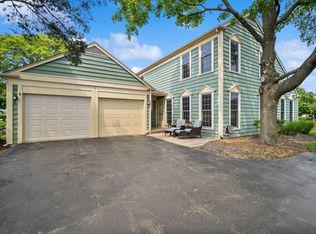 3 The Court Of Charlwood, Northbrook, IL