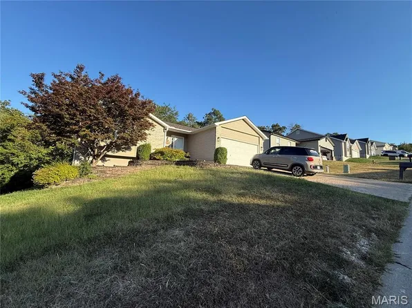 1712 Twelve Oaks Pl, Pevely, MO 63070