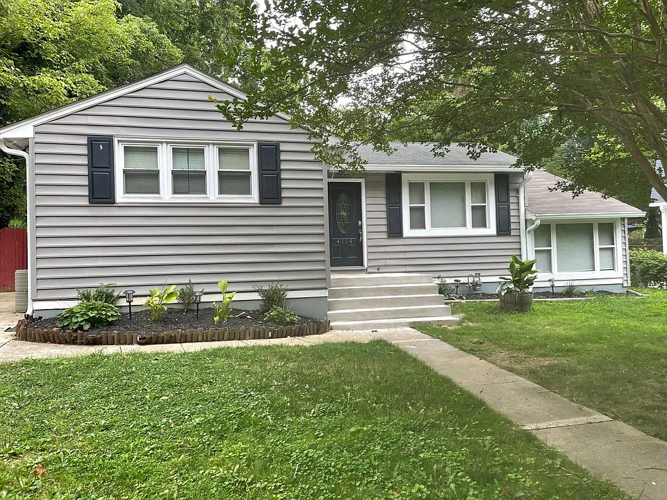 4114 Denfeld Ave