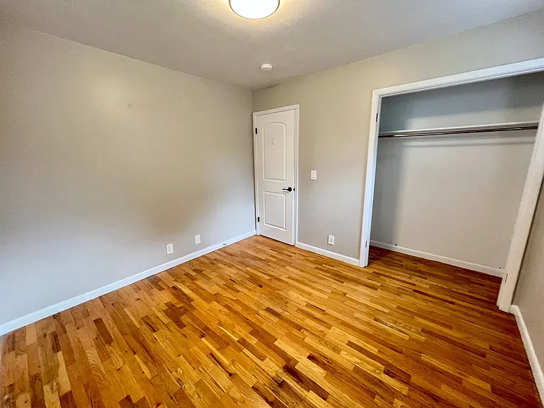 2539 Howard Ave — Photo 17