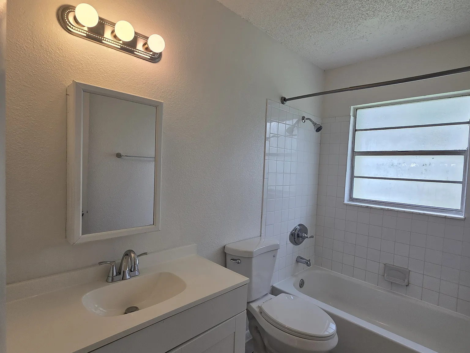 2 bed, 825 sqft, $1,300 — Photo 4
