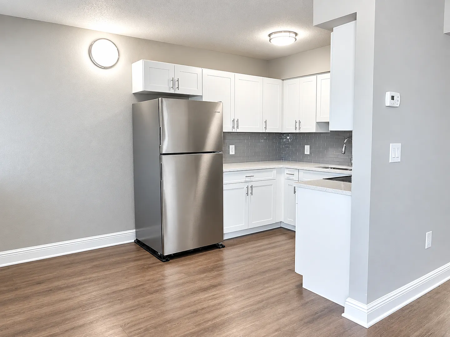 Soto Apartments — Photo 2