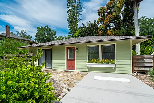 2475 Alameda Ave #B Photo 1