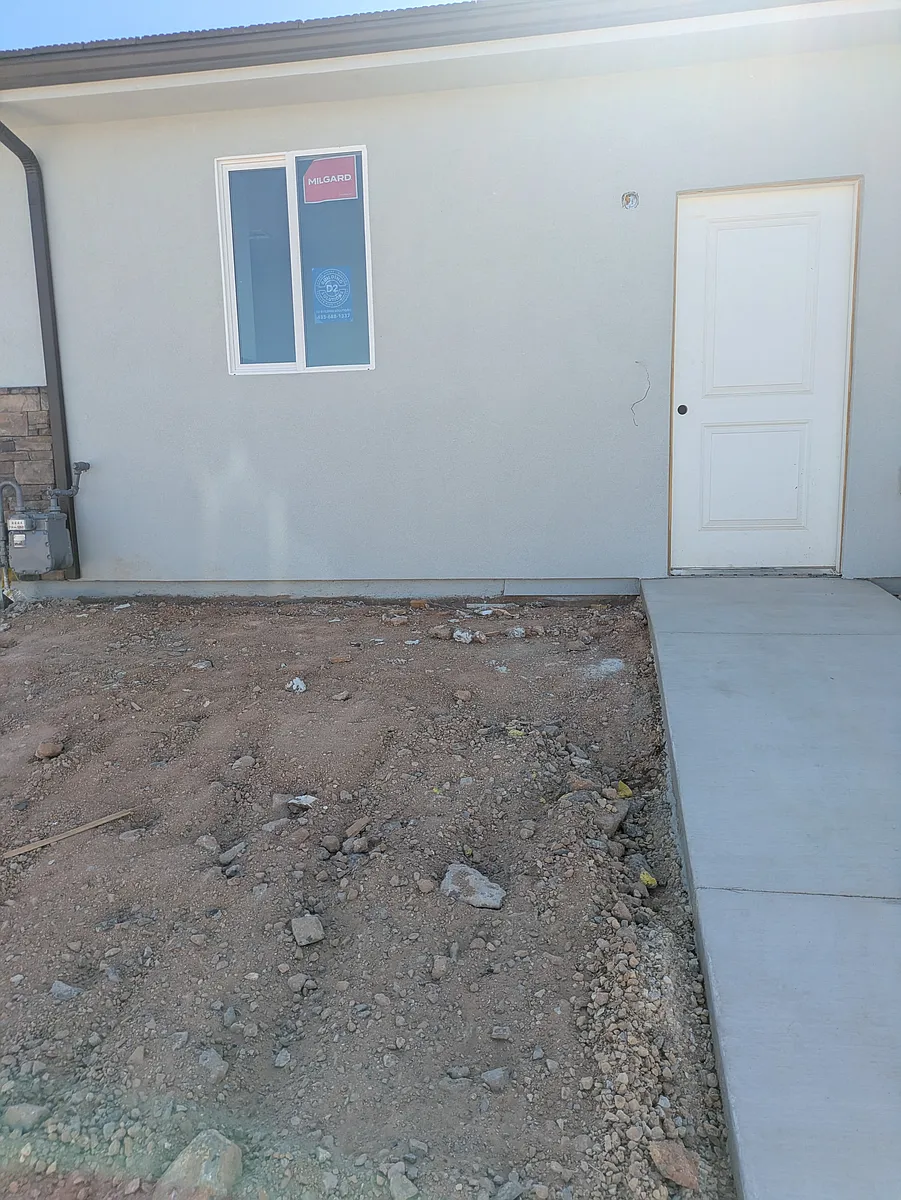 Building Photo - W 670 N