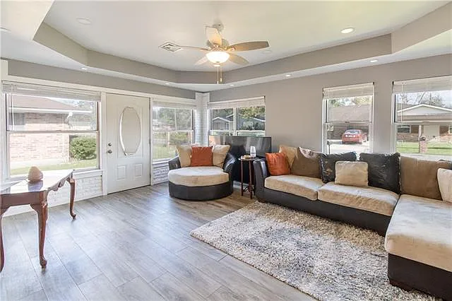 3 bed, 2.0 bath, 1450 sqft, $1,550 — Photo 3