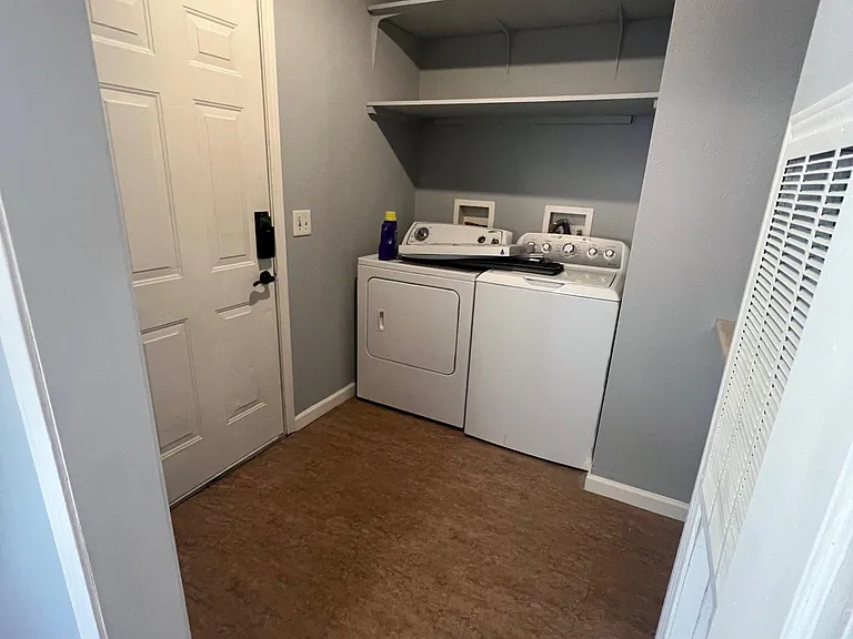 6856 NE West Port Madison Rd — Photo 10