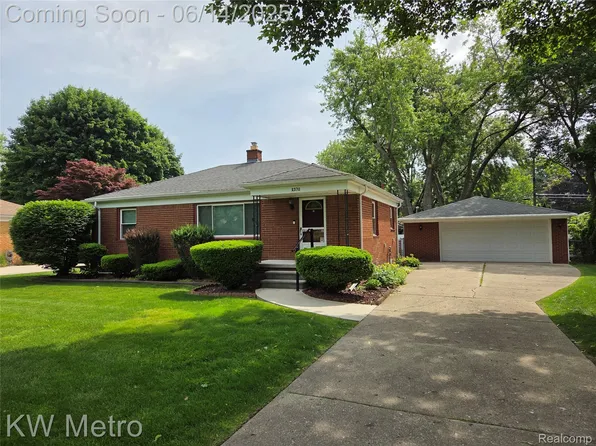 2370 Briggs St, Waterford, MI 48329