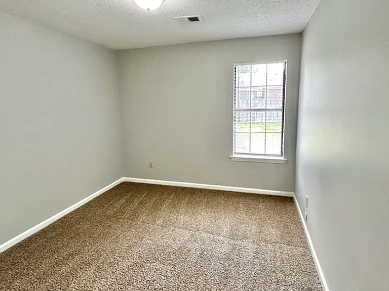 5435 Gardendale St — Photo 12