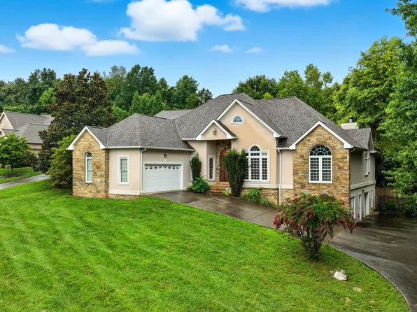 414 Mizpah Hills Dr, Johnson City, TN 37601