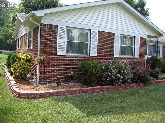 flowerbeds & landscaping