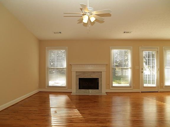 2nd image of 3716 Woodberry Dr