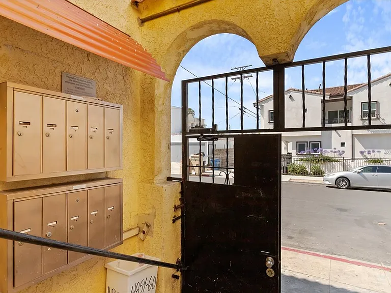 4854 1/4 Mascot St — Photo 19