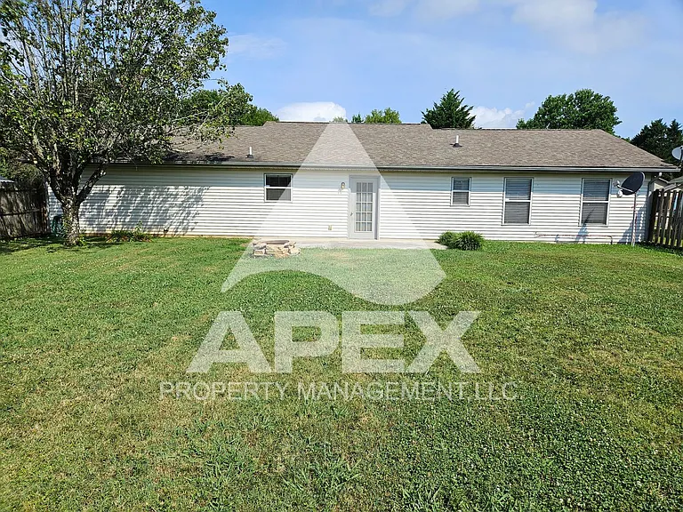 2528 Cinema Dr — Photo 22
