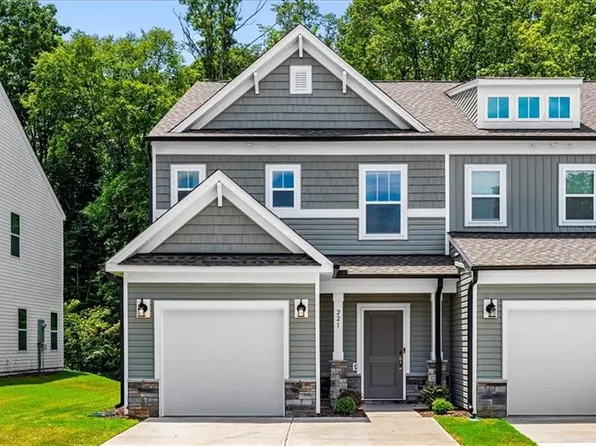 221 Latrobe Ln, Greensboro, NC 27455