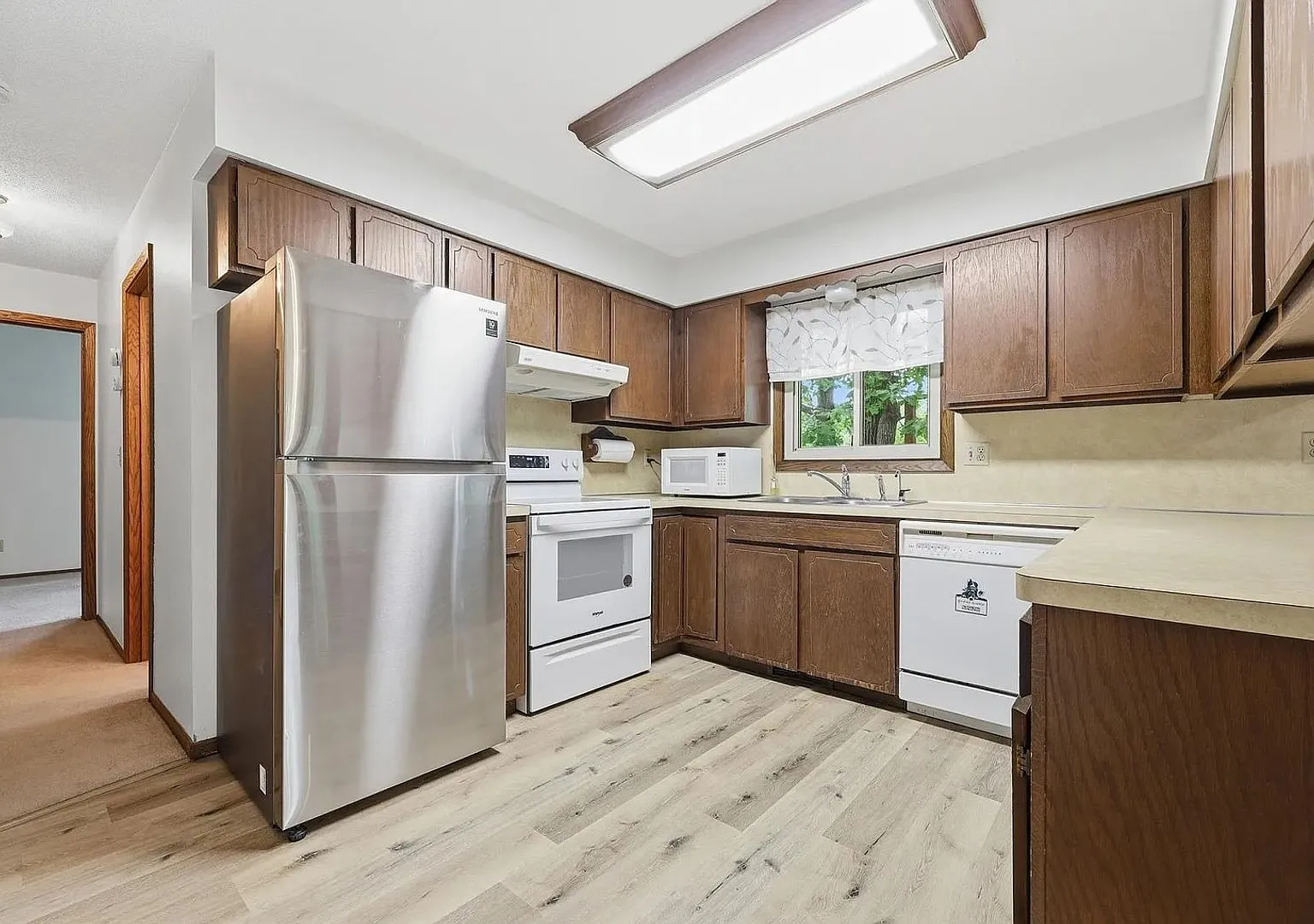 Private 3 bedroom on 2.5 acres! — Photo 3