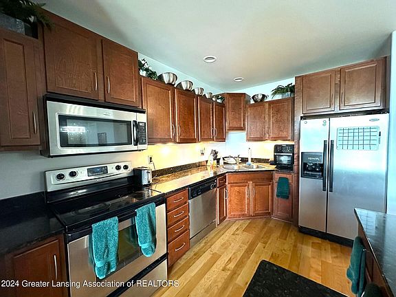5th image of 600 Albert Ave APT 404