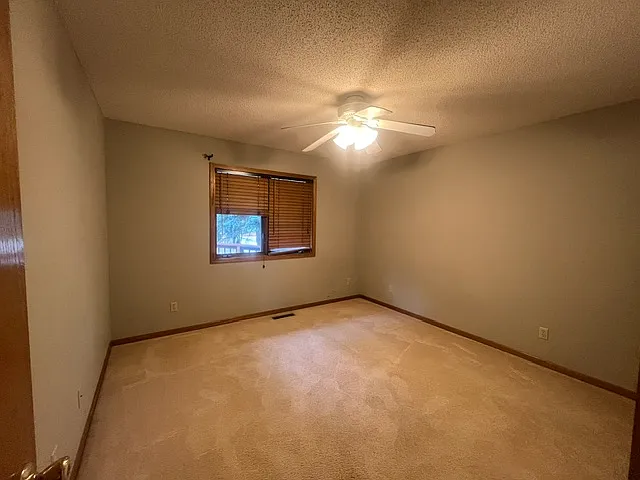 653 Parkwood Cir — Photo 11
