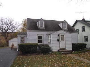 208 Slocum Lake Rd, Wauconda, IL 60084