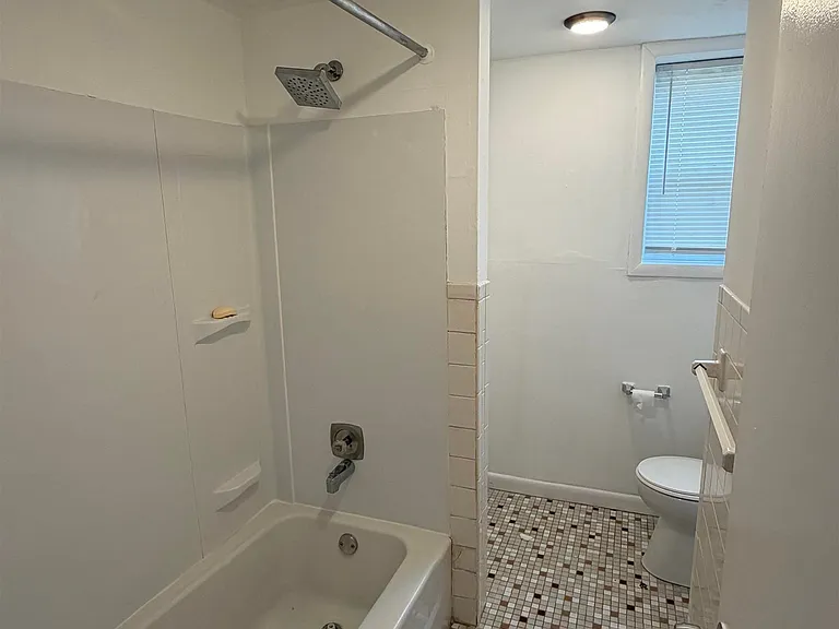 24 N Vermont Ave #5 — Photo 7
