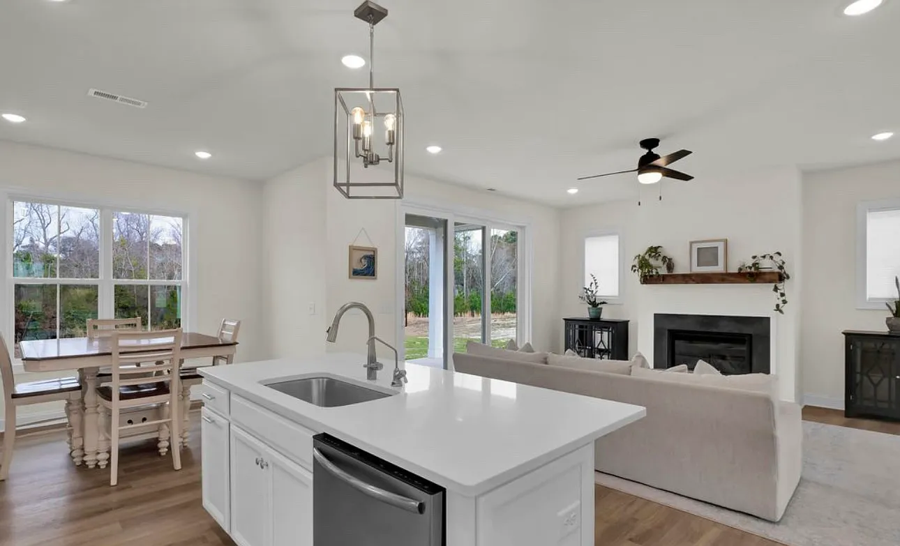 4 bed, 2707 sqft, $3,500 — Photo 3