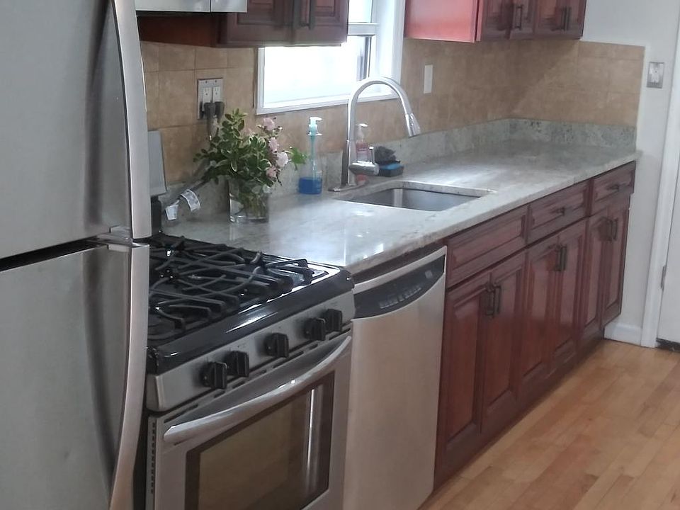 1st image of 2300 Laconia Ave