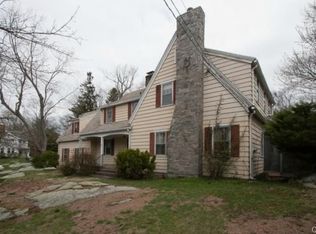 2910 Nichols Ave, Trumbull, CT 06611