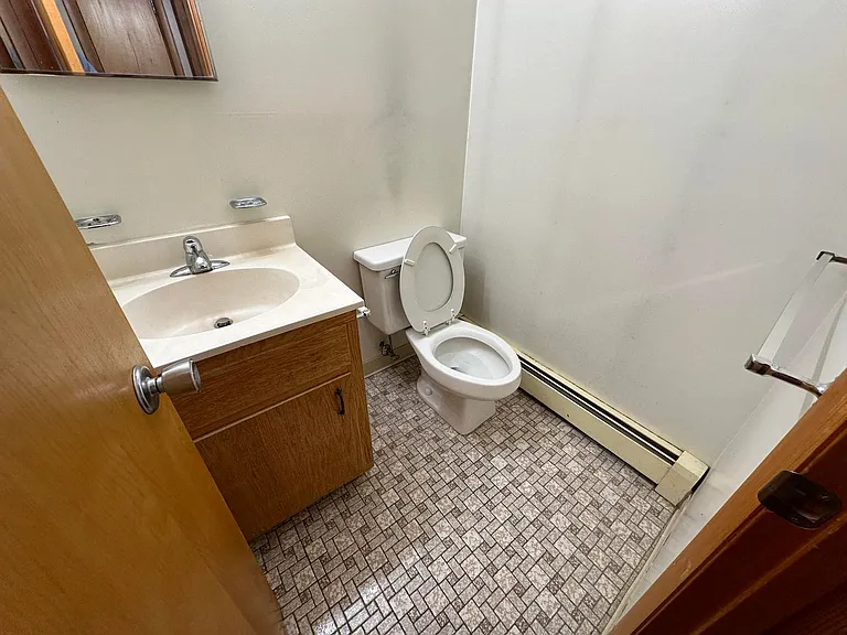 211 Linden Avenue — Photo 9