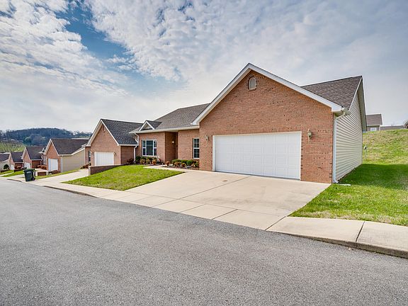 3rd image of 131 Southridge Dr #131