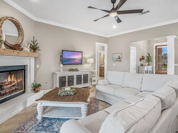 102 Mill Pond Cv, Freeport, FL 32439