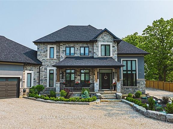 3rd image of 8378 Chippewa Rd E