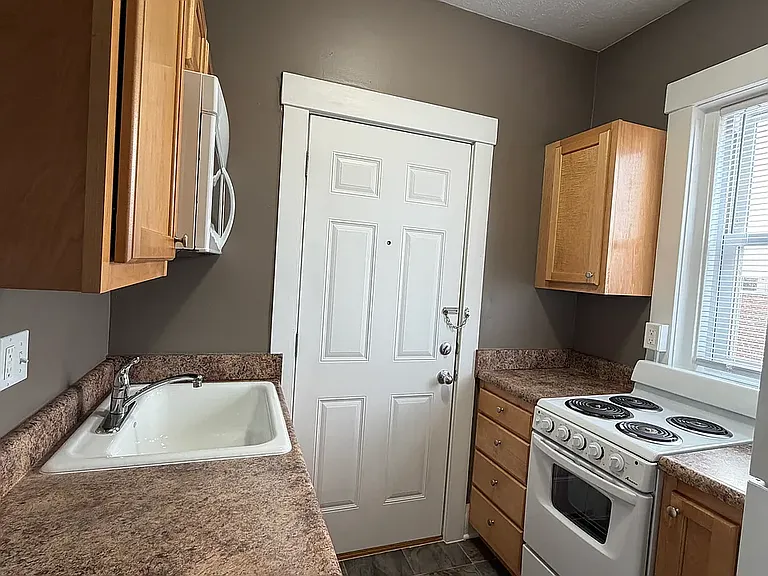 2626 Dewey Ave #6 — Photo 7