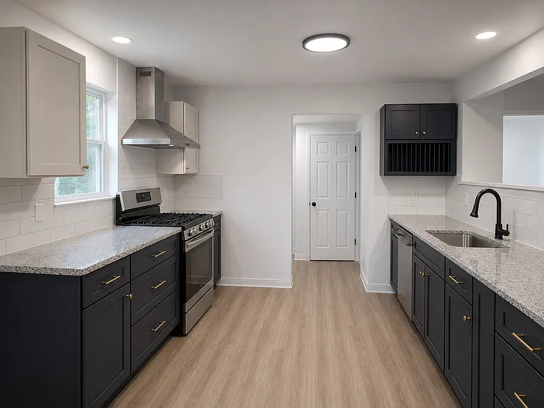 2133 River Dr — Photo 2
