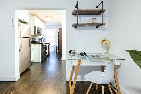 Rented by Urban Furnished LLC | media 10