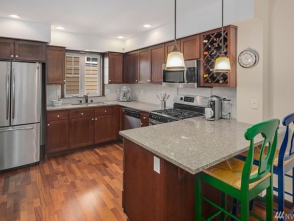 5th image of 6533 42nd Ave SW Unit D