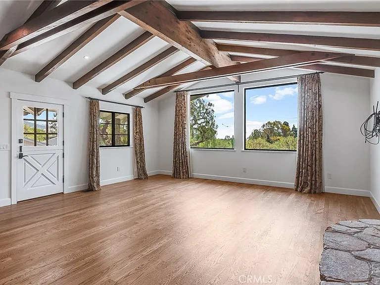 57 Narcissa Dr — Photo 8
