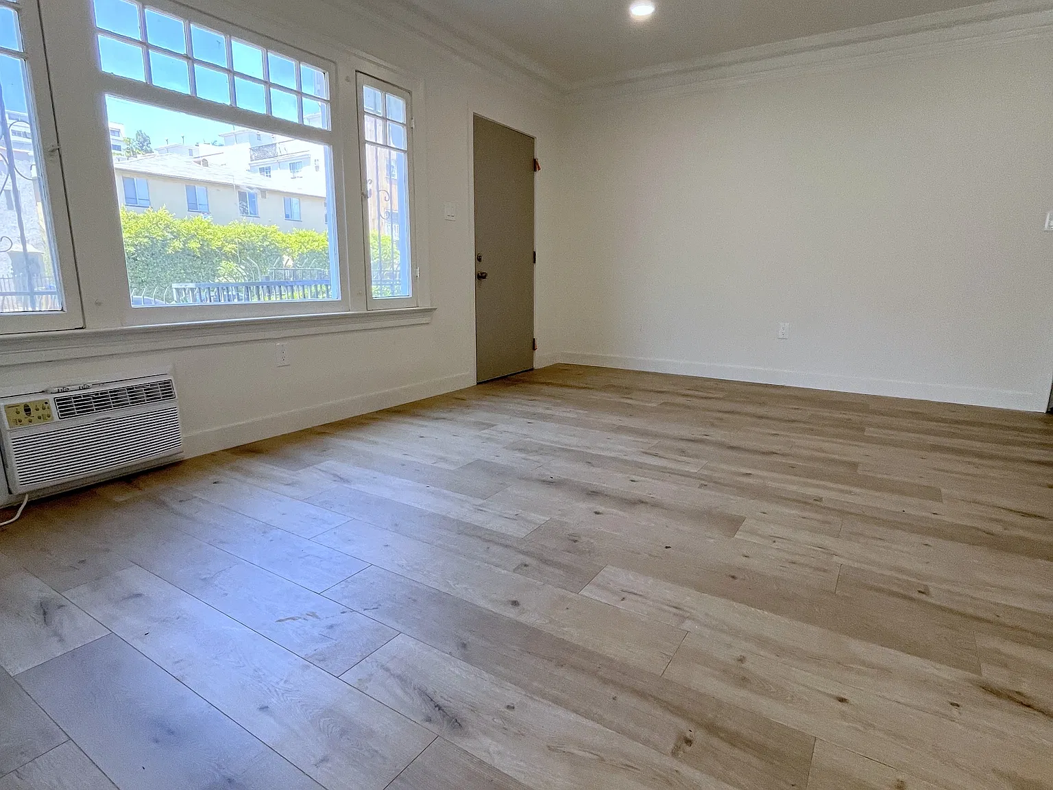 3 bed, 3295 sqft, $3,250 — Photo 3