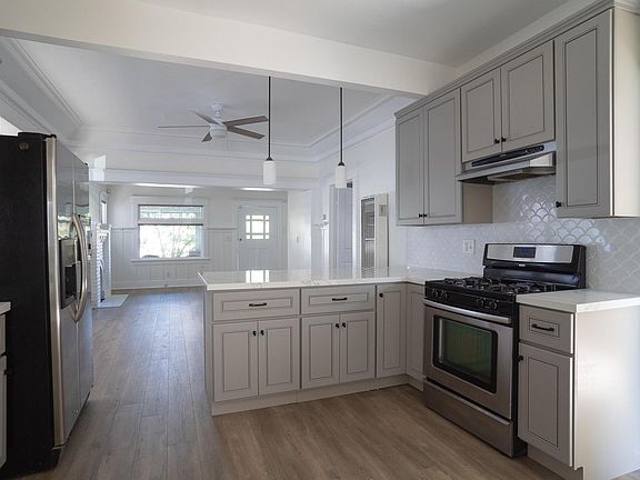 3rd image of 3855 S Budlong Ave