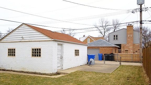4th image of 5035 N Nordica Ave