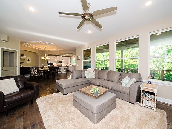 2nd image of 211 Edgefield Dr