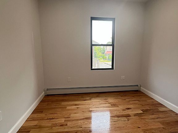 5th image of 2215 Collier Ave #3